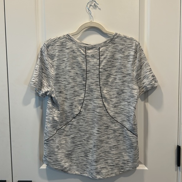 Lululemon 🍋 White & Grey Top - Picture 3 of 4